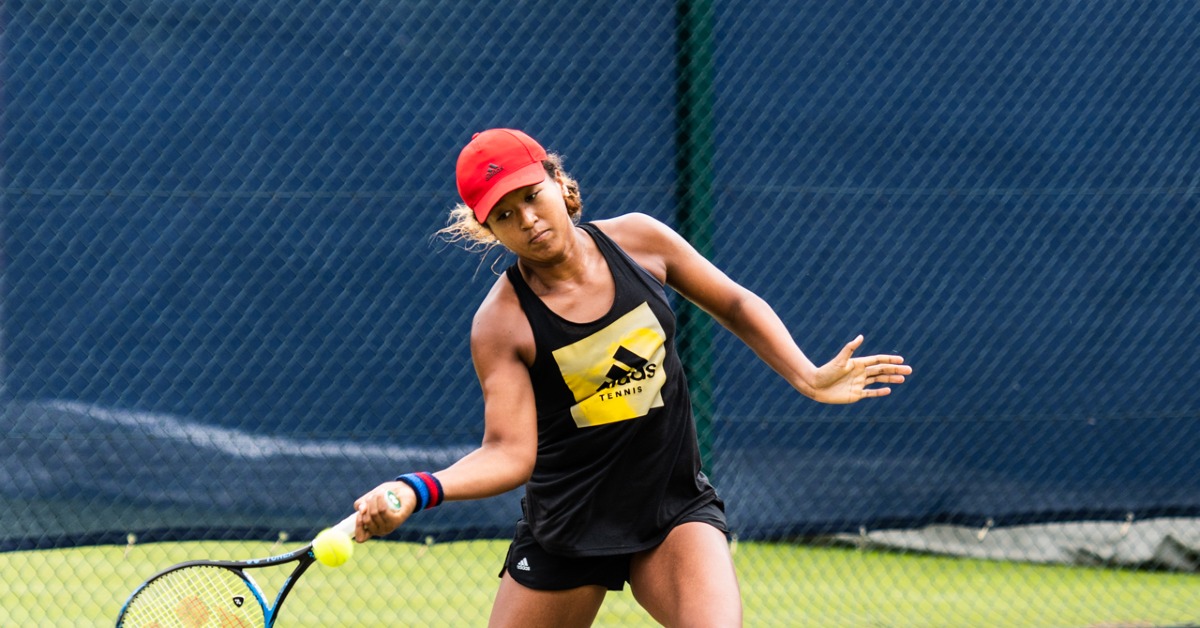tennis player naomi osaka hitting a forehand in practice